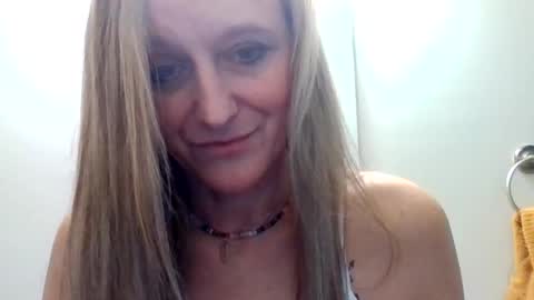 Snapshot of yogabuttttttt chatting on 3, 11, 2025 yogabuttttttt online show from 3, 11, 2025