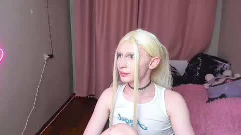 Mikaella - Mika online show from 2, 12, 2025