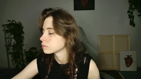 yoka_paradoxxx online show from 5, 11, 2025