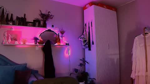 yoka_paradoxxx online show from 5, 5, 2026