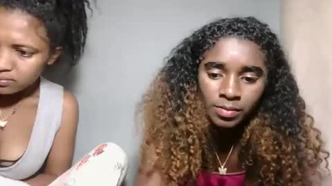 yolandrina05 online show from 6, 10, 2025