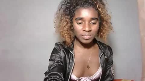 yolandrina05 online show from 13, 10, 2025