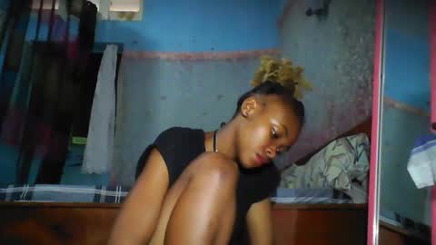 yolandrina05 online show from 5, 12, 2025