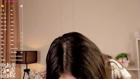 Elizabeth brunette -- Darline blonde  online show from 20, 9, 2025