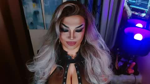 Snapshot of your1truequeen chatting on 27, 4, 2026 QUEEN MADISON online show from 27, 4, 2026