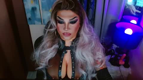 Snapshot of your1truequeen chatting on 28, 4, 2026 QUEEN MADISON online show from 28, 4, 2026
