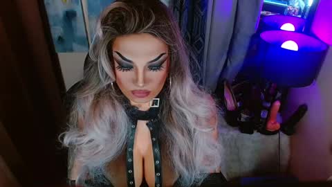 Snapshot of your1truequeen chatting on 21, 5, 2026 QUEEN MADISON online show from 21, 5, 2026