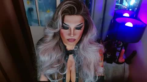 Snapshot of your1truequeen chatting on 23, 5, 2026 QUEEN MADISON online show from 23, 5, 2026