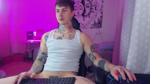 Snapshot of your_candy_boy chatting on 3, 12, 2024 Hey my names Eric Would love to know each other better online show from 3, 12, 2024