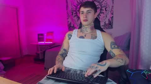 Snapshot of your_candy_boy chatting on 4, 12, 2024 Hey my names Eric Would love to know each other better online show from 4, 12, 2024