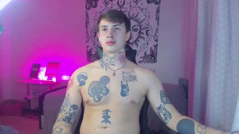 Snapshot of your_candy_boy chatting on 5, 12, 2024 Hey my names Eric Would love to know each other better online show from 5, 12, 2024