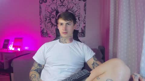 Snapshot of your_candy_boy chatting on 5, 12, 2024 Hey my names Eric Would love to know each other better online show from 5, 12, 2024