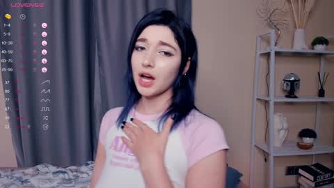 Lina online show from 4, 2, 2025