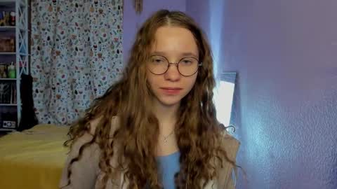 Snapshot of your_leslie chatting on 23, 9, 2025 Leslie online show from 23, 9, 2025