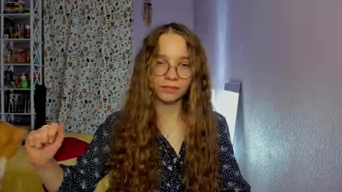 Snapshot of your_leslie chatting on 27, 9, 2025 Leslie online show from 27, 9, 2025