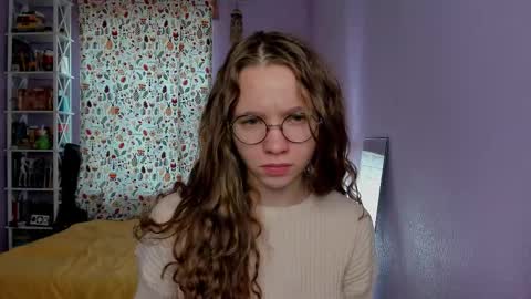 Snapshot of your_leslie chatting on 6, 10, 2025 Leslie online show from 6, 10, 2025