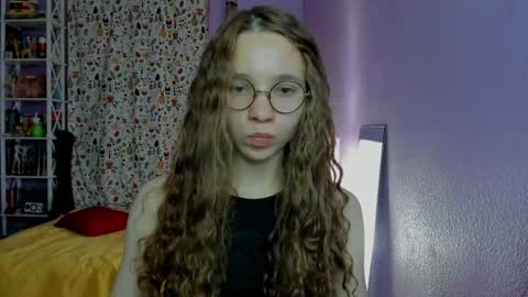 Snapshot of your_leslie chatting on 18, 10, 2025 Leslie online show from 18, 10, 2025