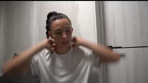 Snapshot of your_little_flexible_girl chatting on 7, 10, 2025 Meri online show from 7, 10, 2025