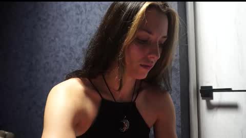 Snapshot of your_little_flexible_girl chatting on 25, 11, 2025 Meri online show from 25, 11, 2025