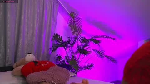 Snapshot of your_tender_sin chatting on 27, 4, 2026 TenderSin online show from 27, 4, 2026