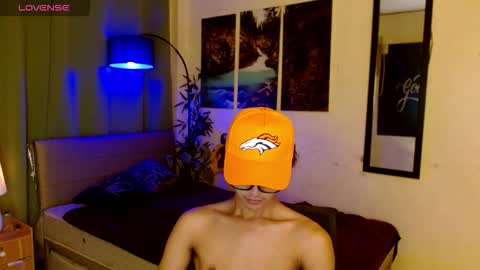 Snapshot of yourasiancarl chatting on 21, 12, 2025 yourasiancarl online show from 21, 12, 2025