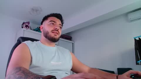 Snapshot of yourcrush000 chatting on 22, 11, 2025 Crush online show from 22, 11, 2025