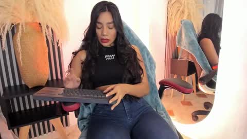 Selena online show from 8, 3, 2025