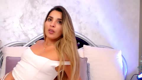 Snapshot of yourdirtyyangel chatting on 22, 9, 2025 Alicia online show from 22, 9, 2025