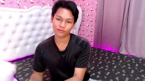 Snapshot of yourdreamboyxx chatting on 28, 9, 2025 HEN online show from 28, 9, 2025
