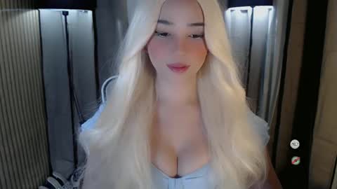 Snapshot of yourfavoratemaureen chatting on 8, 10, 2025 maureen love you online show from 8, 10, 2025