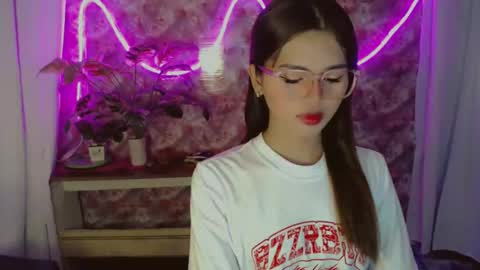 Snapshot of yourfavoratesunshine chatting on 24, 3, 2026 Sunshine online show from 24, 3, 2026