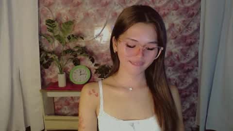 Snapshot of yourfavoratesunshine chatting on 10, 4, 2026 Sunshine online show from 10, 4, 2026