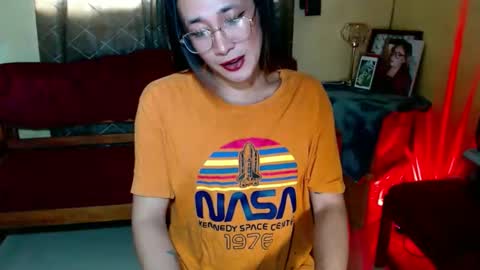 ZOE KHATE online show from 4, 12, 2025