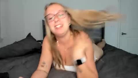 Snapshot of yourfunamanda chatting on 2, 10, 2025 Amanda Ivy online show from 2, 10, 2025