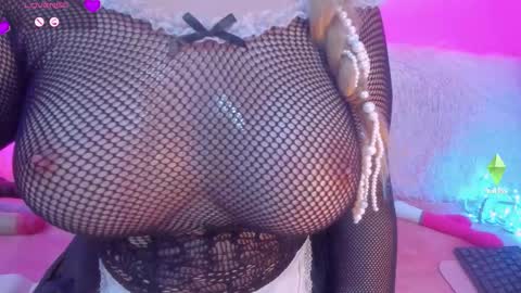 Snapshot of yourgirl11555 chatting on 20, 12, 2025 Liza online show from 20, 12, 2025