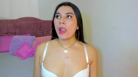 EMELY online show from 10, 5, 2026