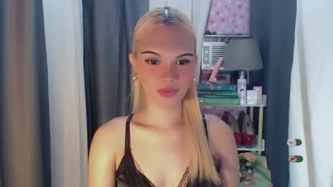 Snapshot of yourlovekylie chatting on 20, 7, 2026 KYLIE MORE online show from 20, 7, 2026