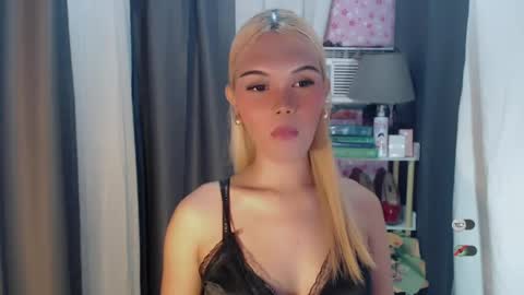 Snapshot of yourlovekylie chatting on 20, 7, 2026 KYLIE MORE online show from 20, 7, 2026