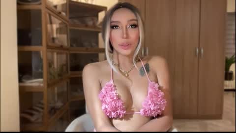 Snapshot of yourlovingpearlita1000 chatting on 13, 11, 2025 Pearl online show from 13, 11, 2025