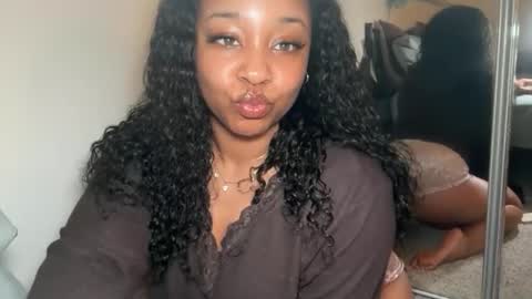 Snapshot of yourmommysilk chatting on 23, 3, 2026 YOURMOMMY online show from 23, 3, 2026