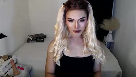 TIFFANY SUCKING QUEEN online show from 30, 4, 2026