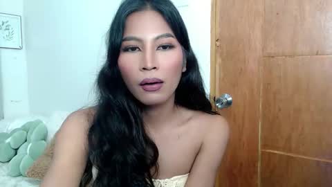 yourprettybella_ts online show from 17, 11, 2025
