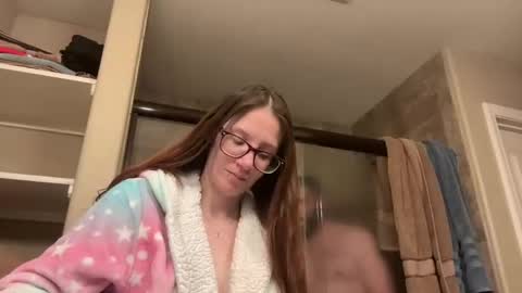 yourstrulylivy online show from 14, 12, 2024