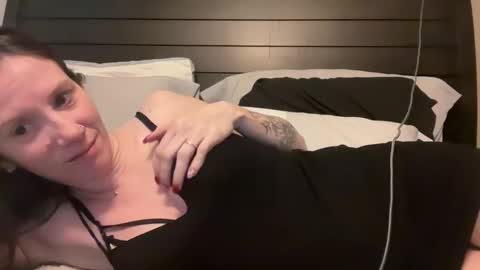 yourstrulylivy online show from 27, 12, 2024