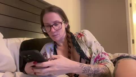 yourstrulylivy online show from 4, 1, 2025