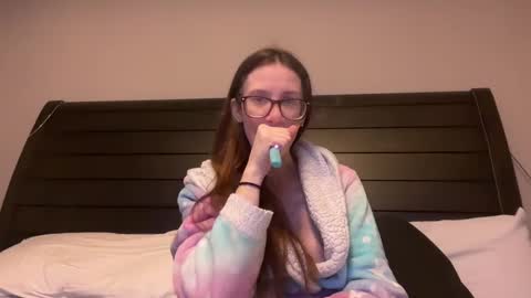 yourstrulylivy online show from 8, 1, 2025