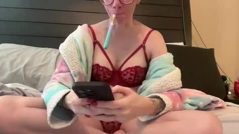 yourstrulylivy online show from 9, 1, 2025