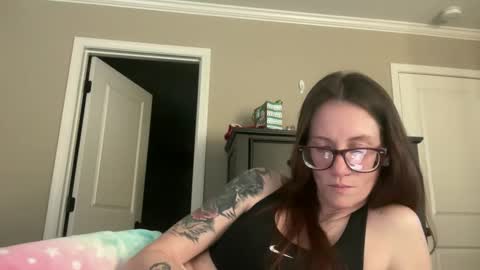 yourstrulylivy online show from 16, 1, 2025