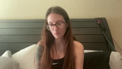 yourstrulylivy online show from 18, 1, 2025