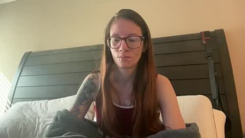 yourstrulylivy online show from 19, 2, 2025